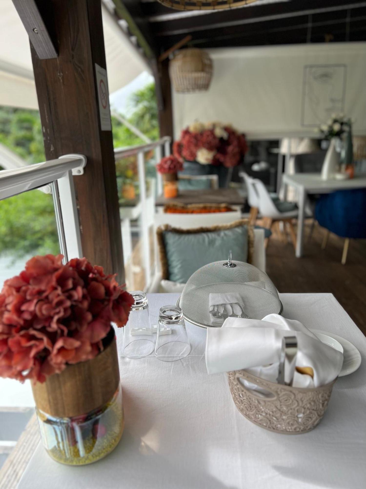 Green Lord Domaine - Lodges Piscine & Spa - Bar & Lounge - Restaurant Gastronomique Lamentin Exterior foto