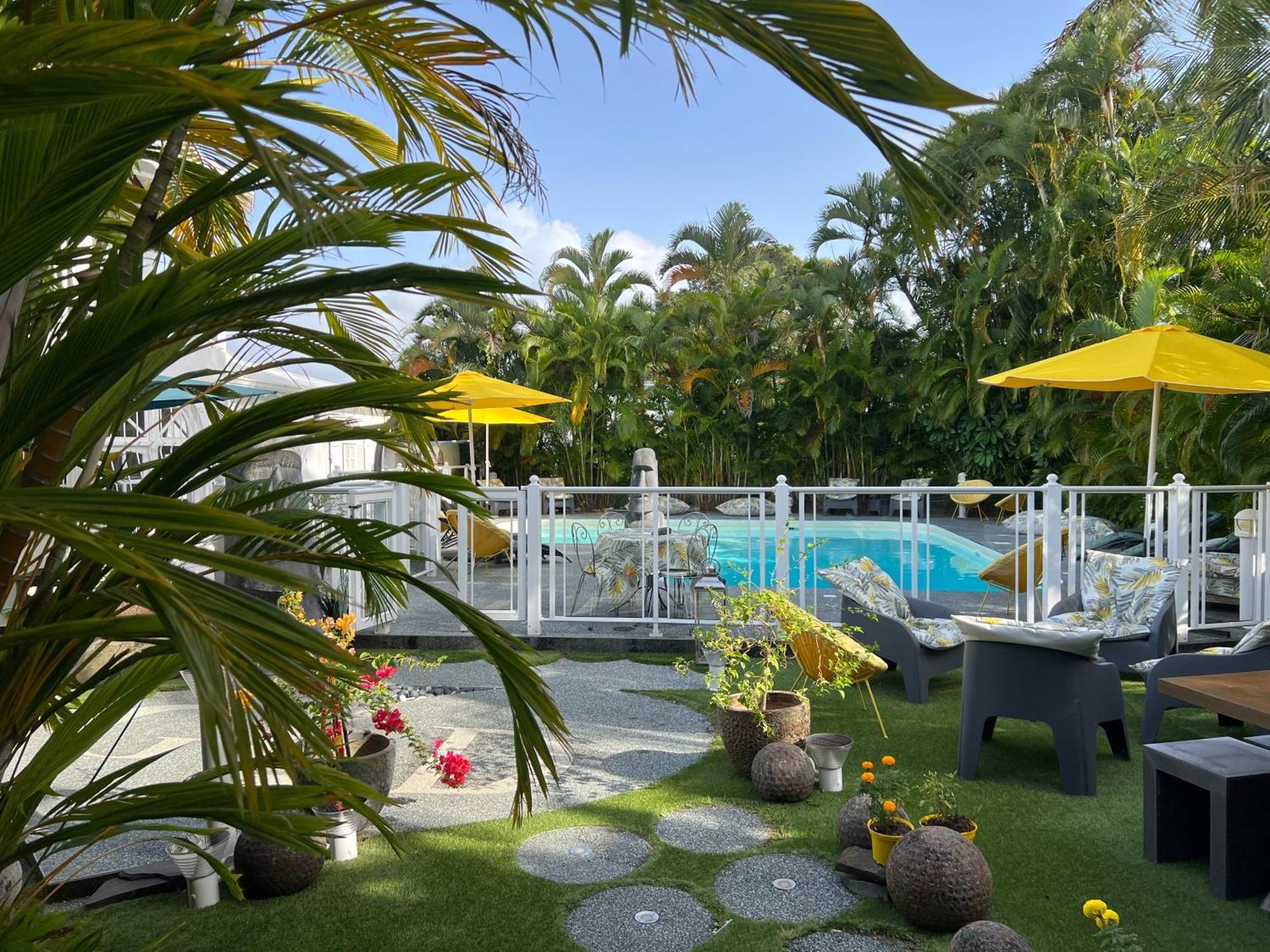 Green Lord Domaine - Lodges Piscine & Spa - Bar & Lounge - Restaurant Gastronomique Lamentin Exterior foto